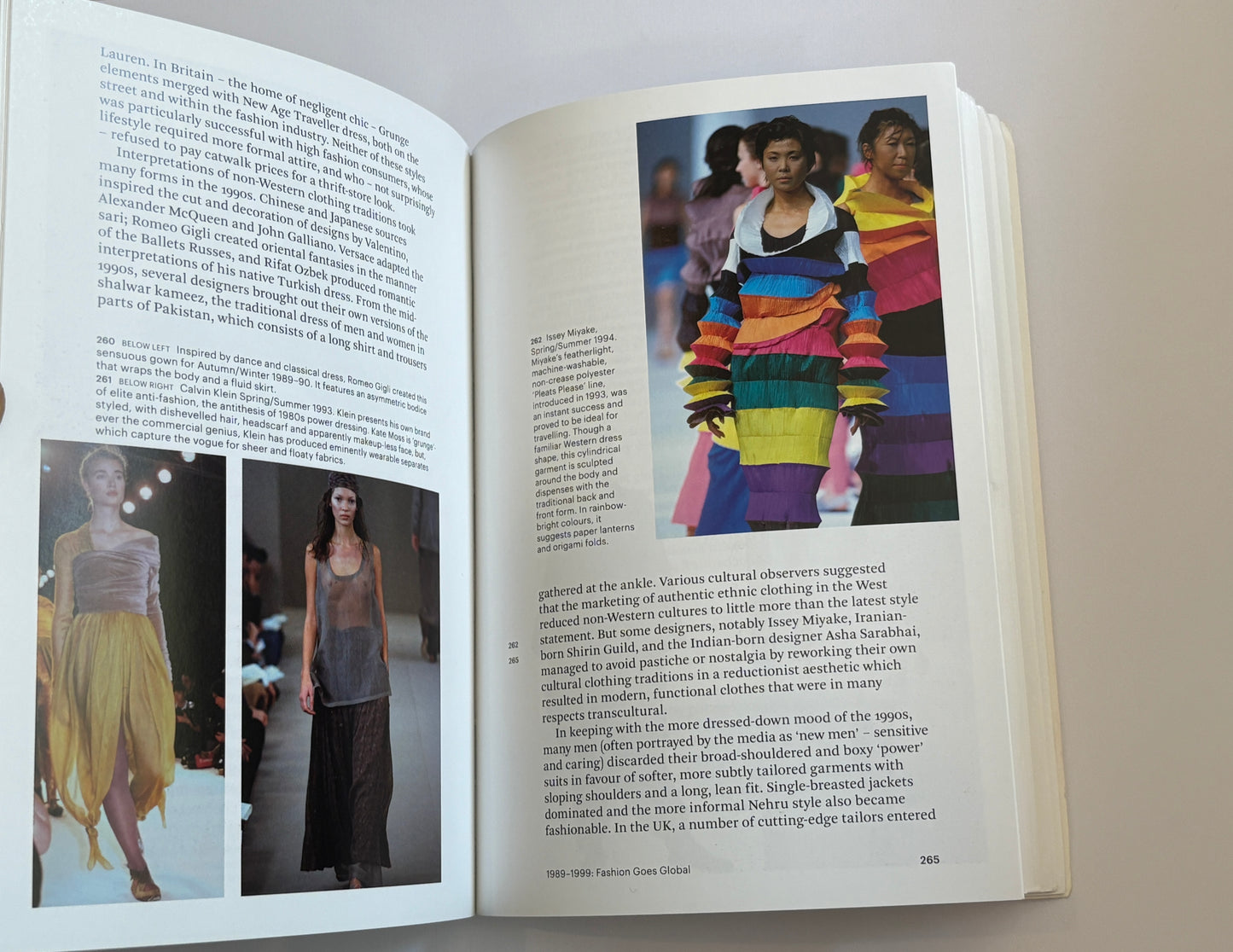 Fashion Since 1900 by Amy de la Haye & Valerie Mendes